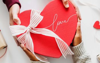 Pesquisa mostra que comerciante espera vender mais e consumidor quer gastar menos no Dia dos Namorados